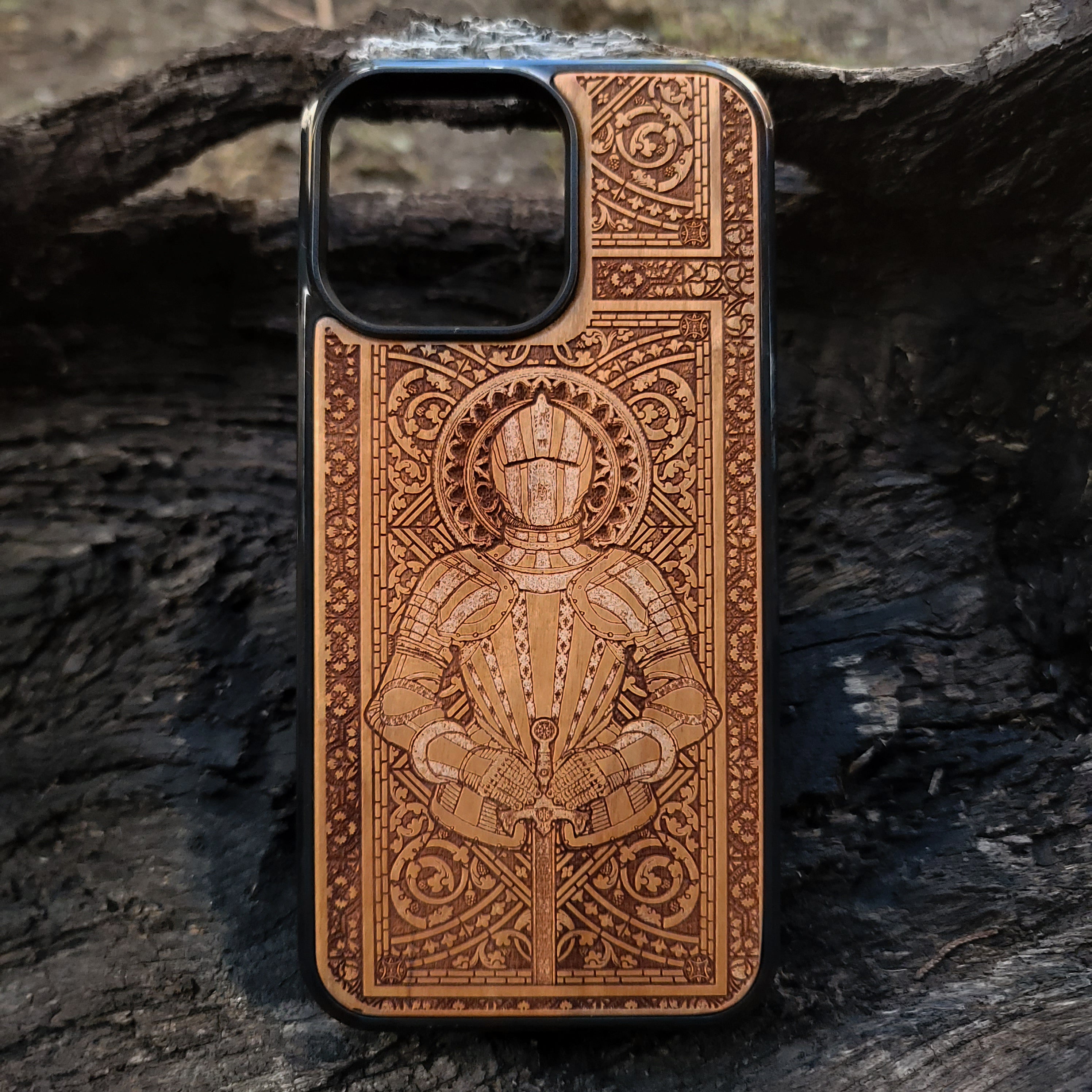 Wooden phone case with detailed engraving of medieval knight armor, perfect for iPhone 16, iPhone 15, Galaxy S25, and other models. Ideal for fans of gothic, medieval, and knight-themed designs.