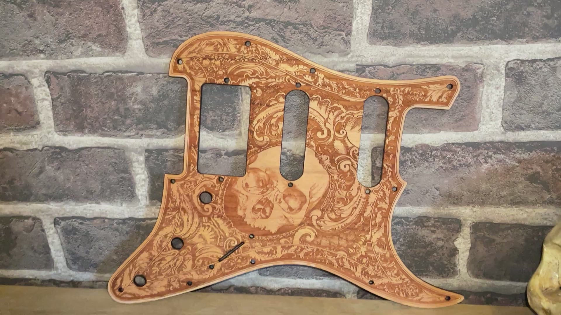 Stratocaster HSS & SSS Wood Pickguard - Skull Front