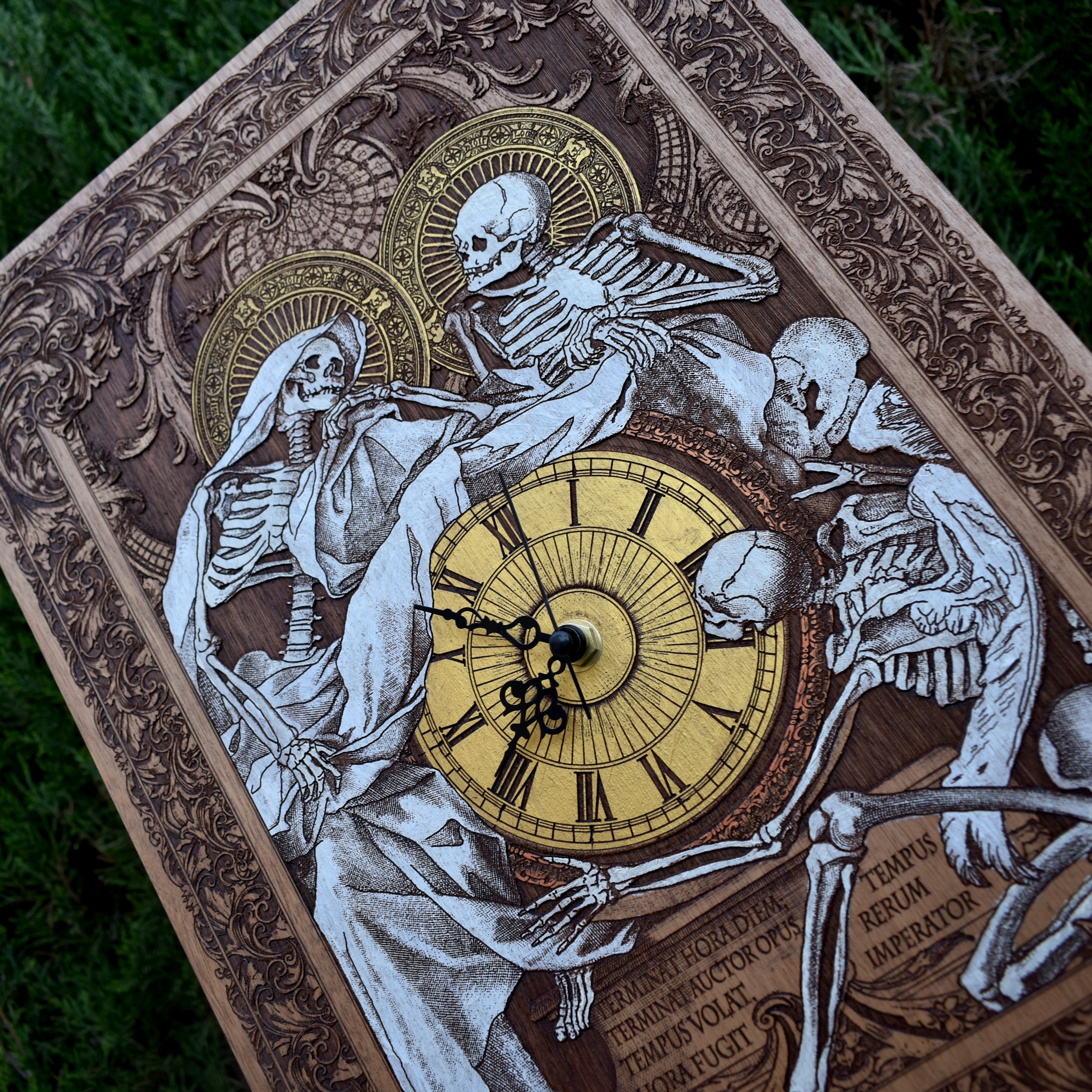 Souls Gothic Time Real Clock Large Cedar Wood